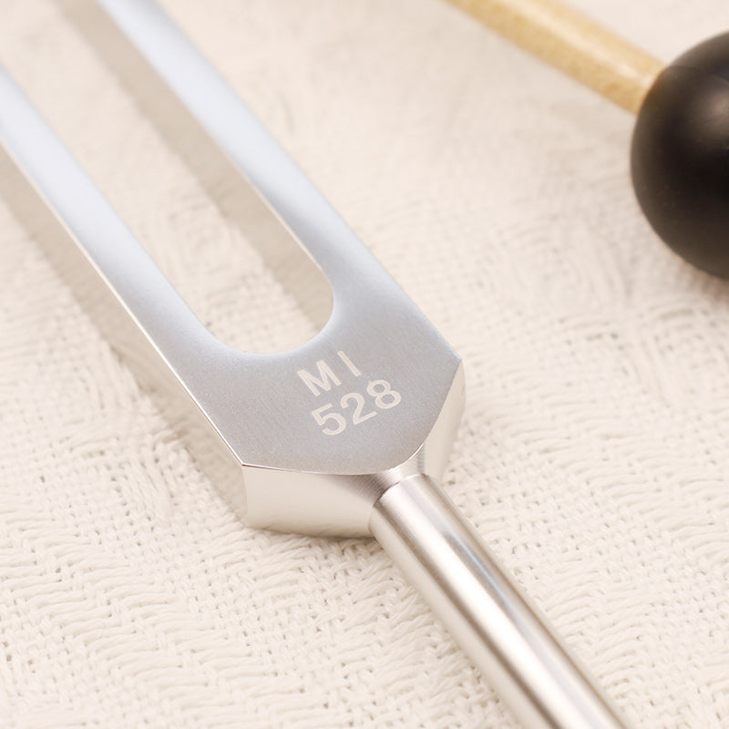 Tuning Fork 528HZ Aluminum Alloy for Chakra and Sound Therapy Ornament Decoration With a Mallet