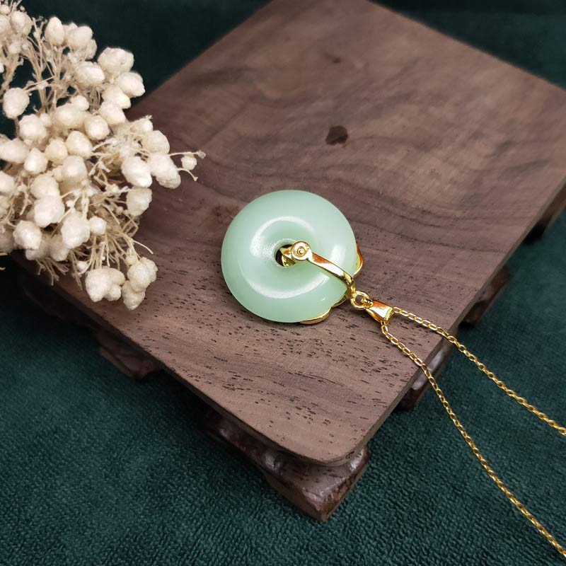 Round Jade Leaf Blessing Fortune Necklace Chain Pendant