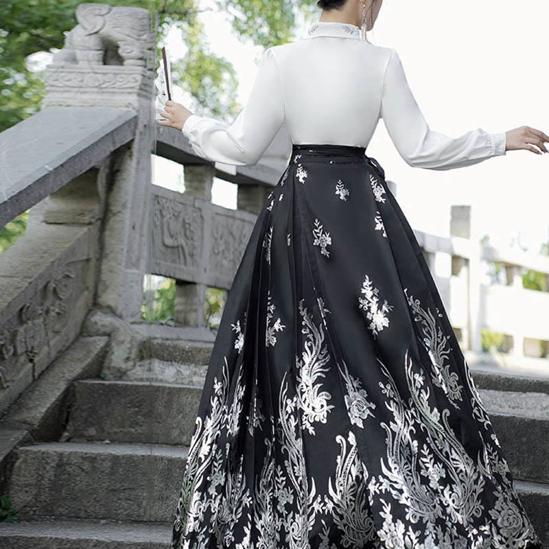 Embroidered Botanical Pleated Mamianqun Mindful Riding Skirt Set