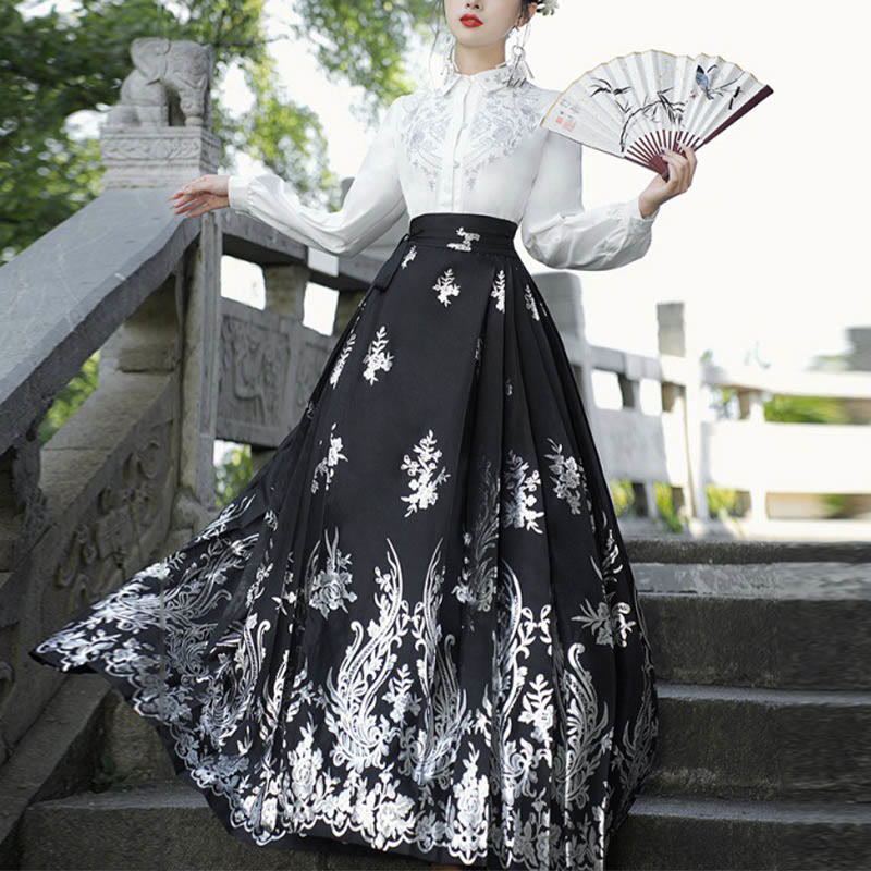Embroidered Botanical Pleated Mamianqun Mindful Riding Skirt Set