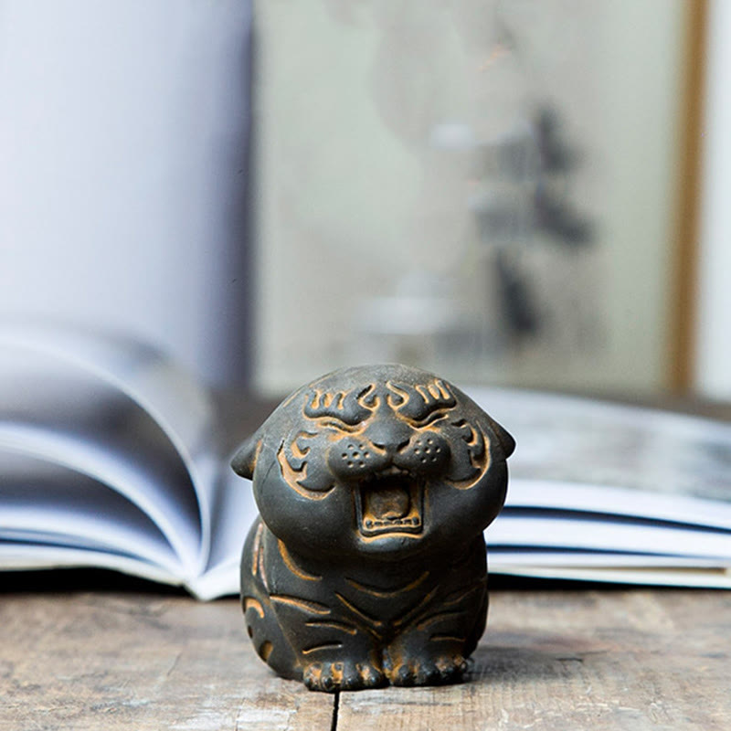 Mini Cute Tiger Iron Powder Rust Cast Resin Statue Home Decoration