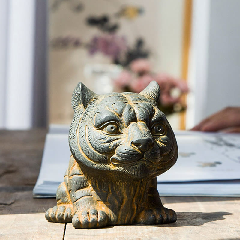Handmade Small Lovely Tiger Iron Powder Rust Cast Resin Statue Home Decoration