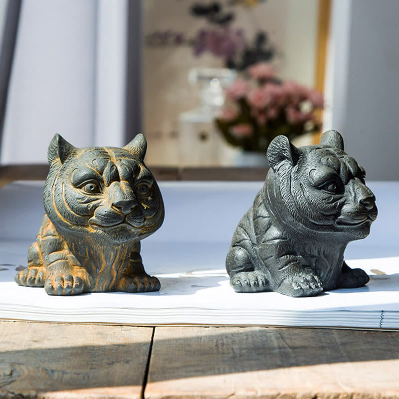 Handmade Small Lovely Tiger Iron Powder Rust Cast Resin Statue Home Decoration