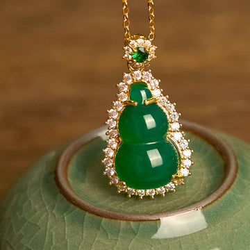 Green Chalcedony Gourd Pendant