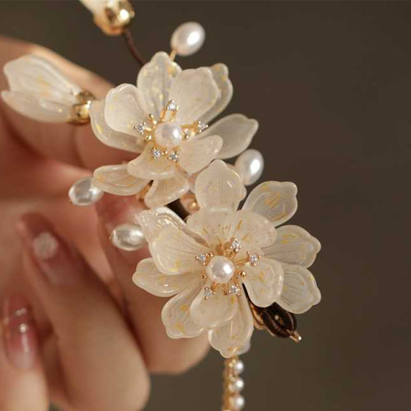 Classical Magnolia and Pearl Tassel Side Hair Clip for Elegant Styling