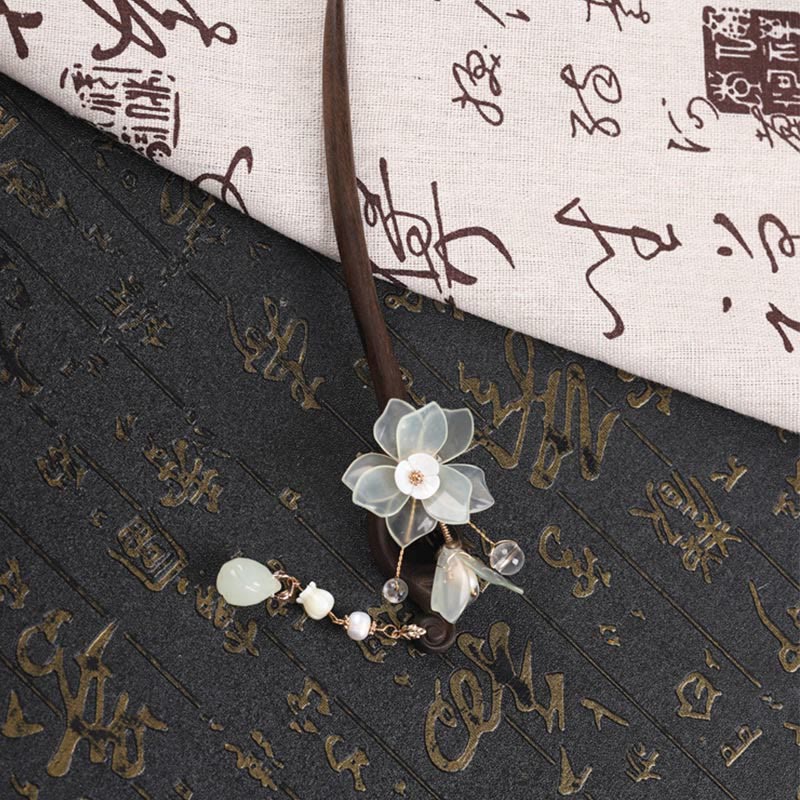 Ebony Jade Shell Magnolia Tassel Blessing Hairpin