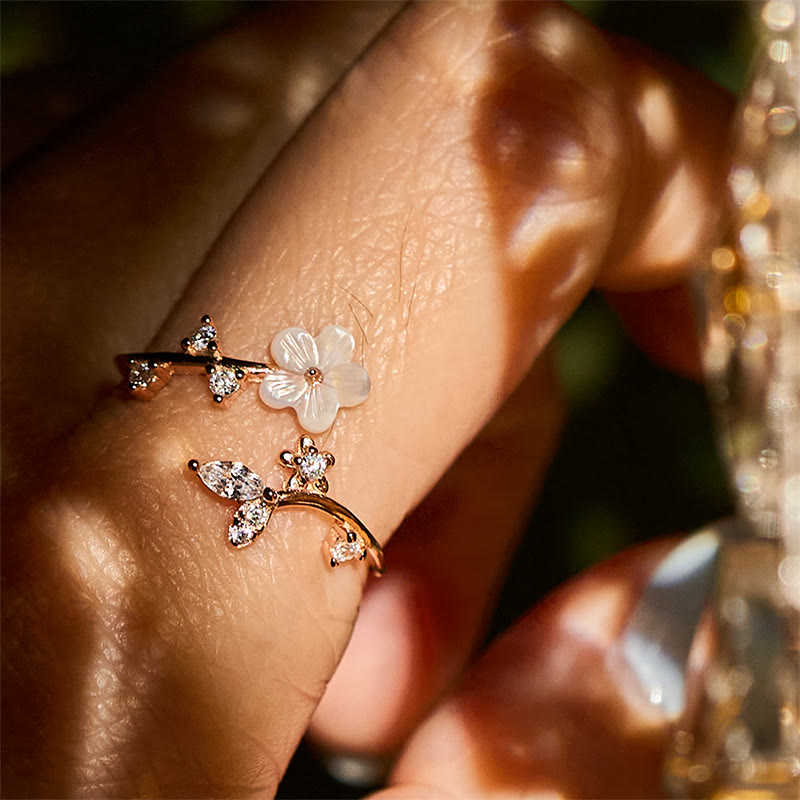 925 Sterling Silver and Seashell White Flower Adjustable Floral Ring