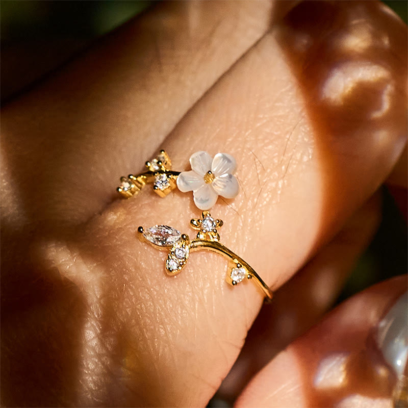 925 Sterling Silver and Seashell White Flower Adjustable Floral Ring