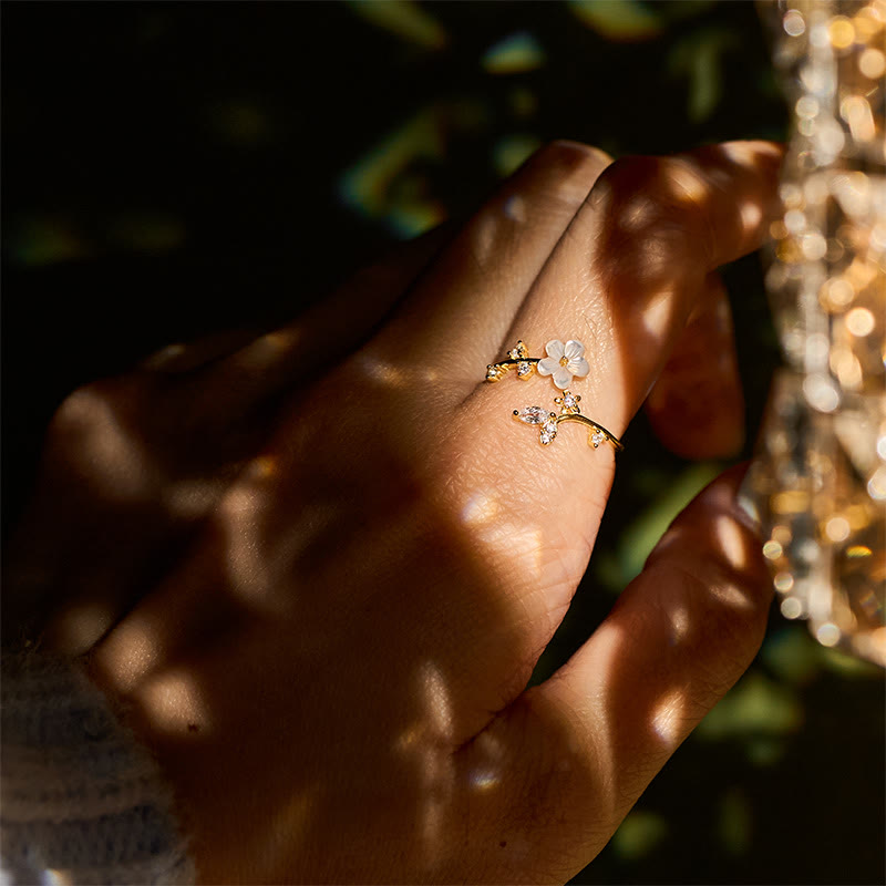 925 Sterling Silver and Seashell White Flower Adjustable Floral Ring