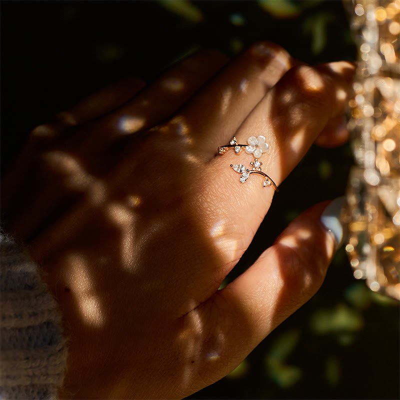 925 Sterling Silver and Seashell White Flower Adjustable Floral Ring