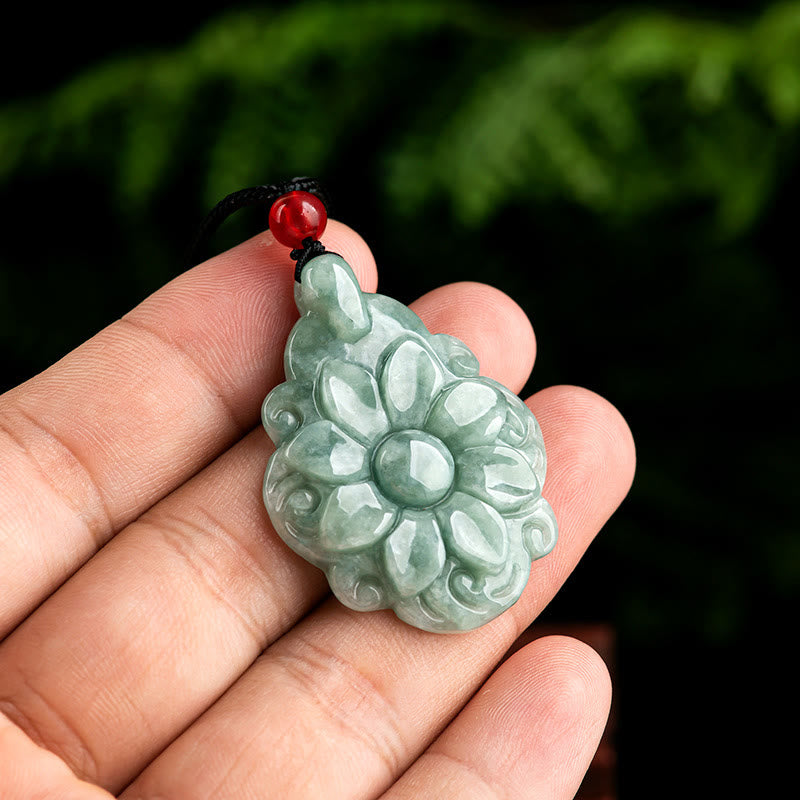 Natural Jade Kalanchoe blossfeldiana Flower Pattern Luck Necklace Pendant