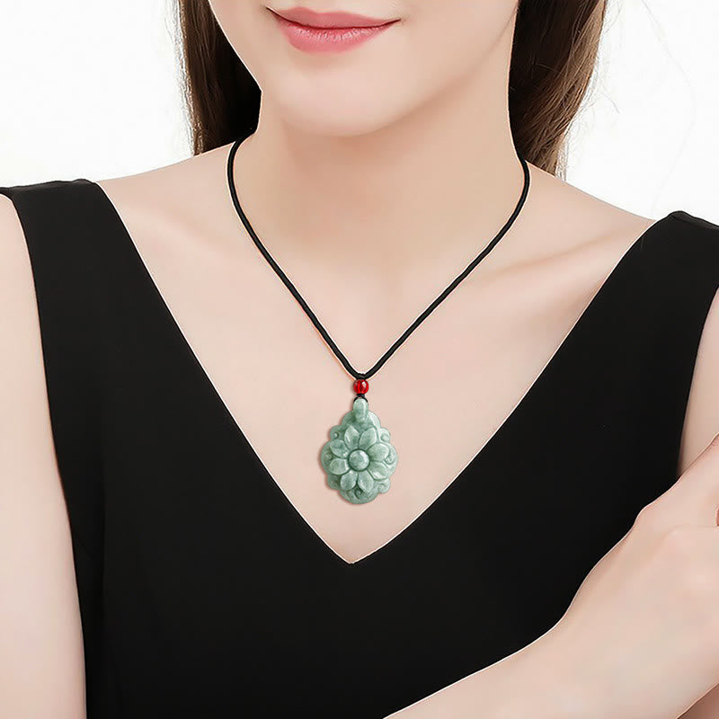 Natural Jade Kalanchoe blossfeldiana Flower Pattern Luck Necklace Pendant