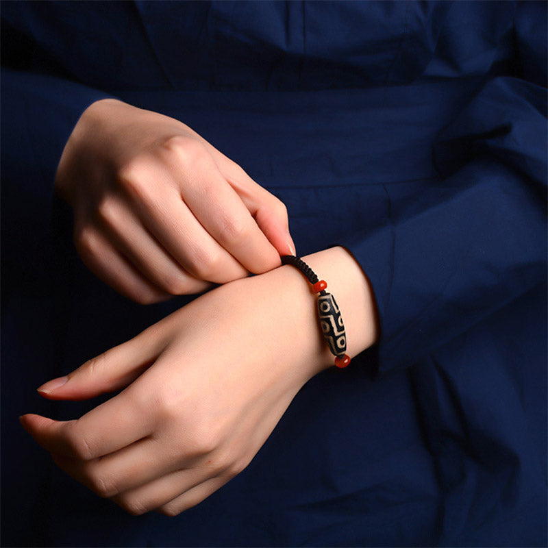 Handcrafted Tibetan Nine-Eye Agate Dzi Bead String Bracelet