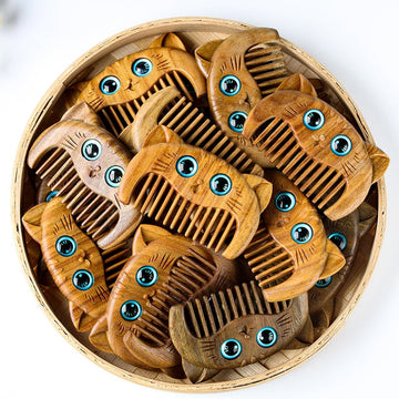 Minimalist Cat Pattern Green Sandalwood Portable Pocket Comb